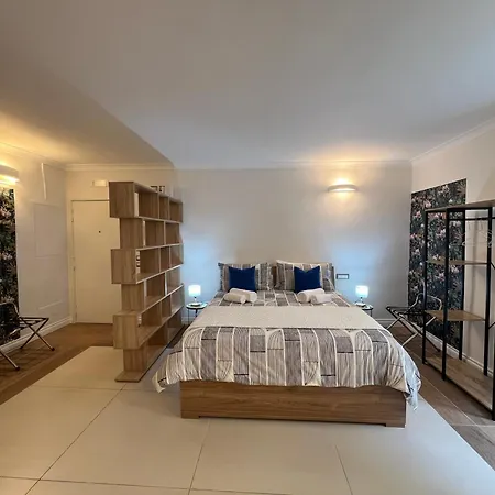 Queen House Guest house *