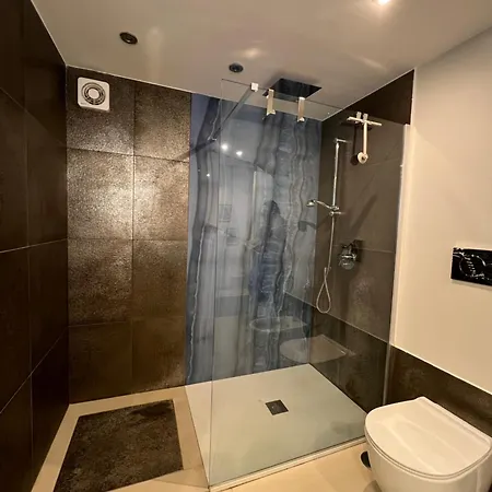 Queen House Naples