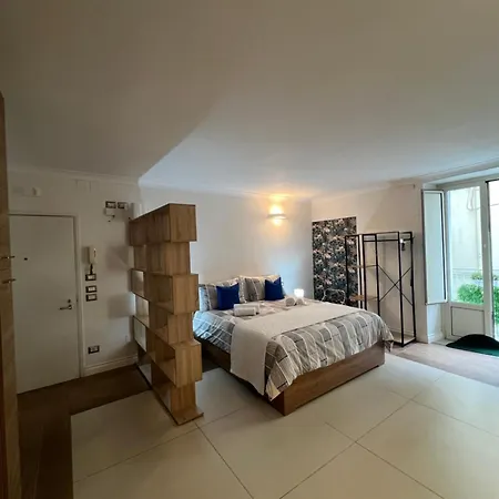 Queen House Guest house *