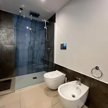 Queen House Naples