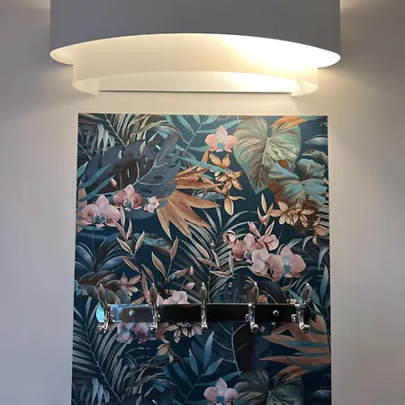 Queen House Naples