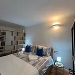 Queen House 4* Neapel