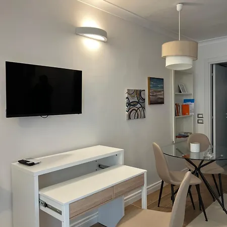 בית הארחה Queen House 4*